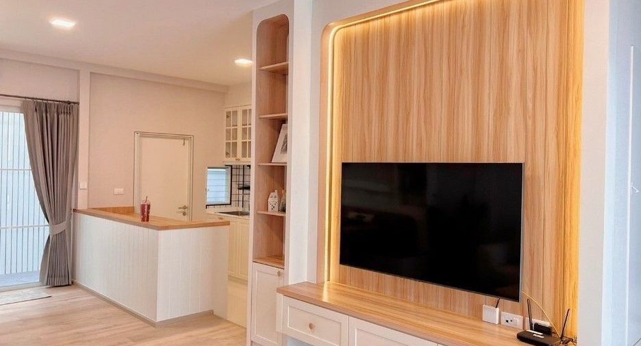 For sale 3 bedrooms townhouse in Prawet, Bangkok