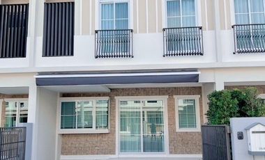 Продажа 3 спальни таунхаус в Пращет, Бангкок