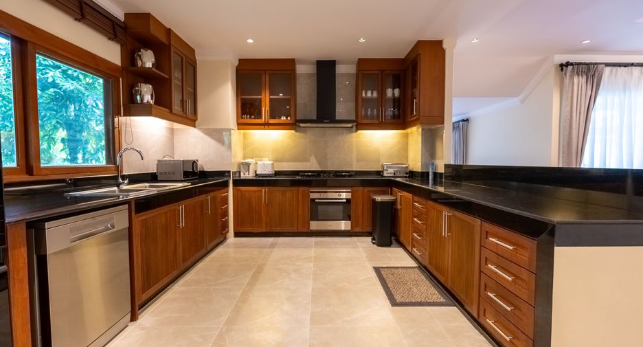For rent 6 bedrooms villa in Thalang, Phuket