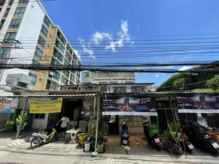 Grundstück zum Kauf in Huai Khwang, Bangkok