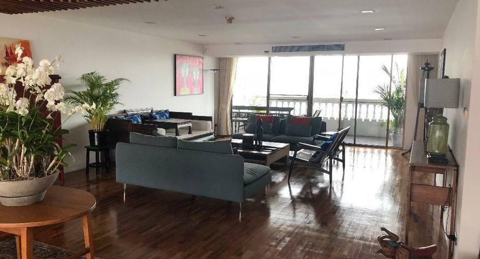For rent 2 bedrooms condo in Khlong Toei, Bangkok