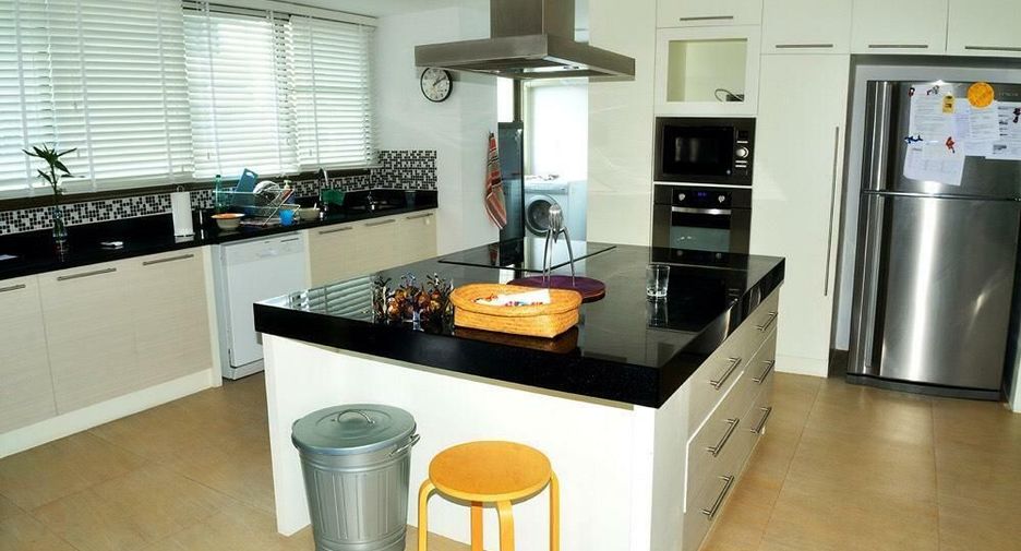 For rent 2 bedrooms condo in Khlong Toei, Bangkok