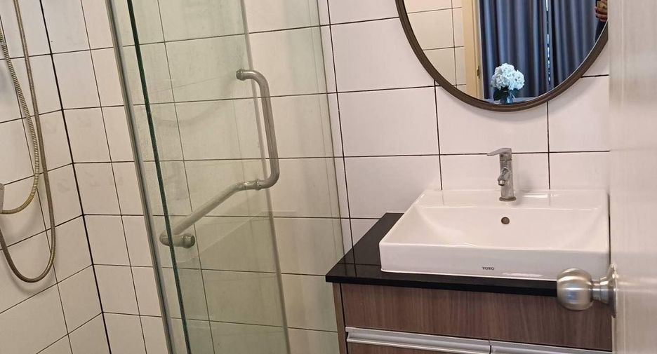 Wohnung zur Miete mit 1 Zimmer in Huai Khwang, Bangkok