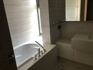 For rent 4 bedrooms house in Huai Khwang, Bangkok