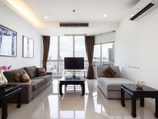 For rent 3 bedrooms apartment in Khlong Toei, Bangkok