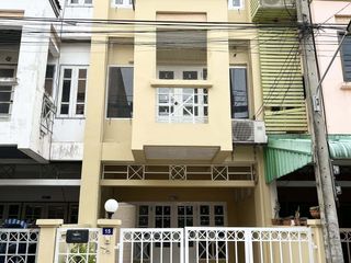 For rent 4 bedrooms townhouse in Bang Khen, Bangkok