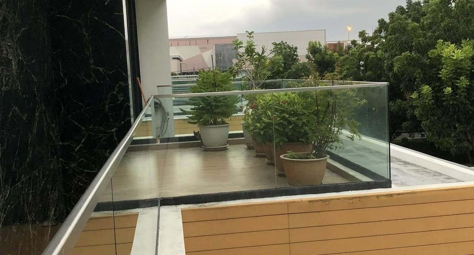 Casa en venta de 5 habitaciones en Bang Kapi, Bangkok
