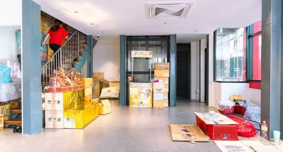 For rent retail Space in Samphanthawong, Bangkok