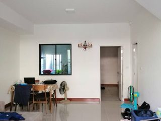 Reihenhaus zum Kauf mit 3 Zimmer in Saphan Sung, Bangkok