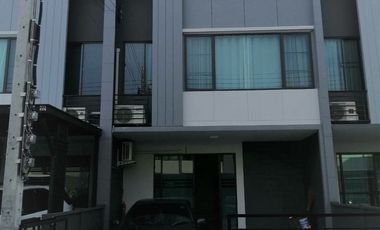 Reihenhaus zum Kauf mit 3 Zimmer in Saphan Sung, Bangkok