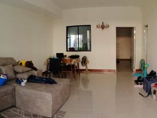 Reihenhaus zum Kauf mit 3 Zimmer in Saphan Sung, Bangkok
