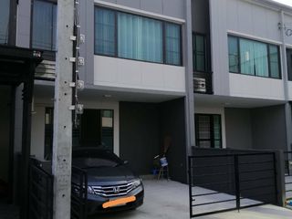 Reihenhaus zum Kauf mit 3 Zimmer in Saphan Sung, Bangkok