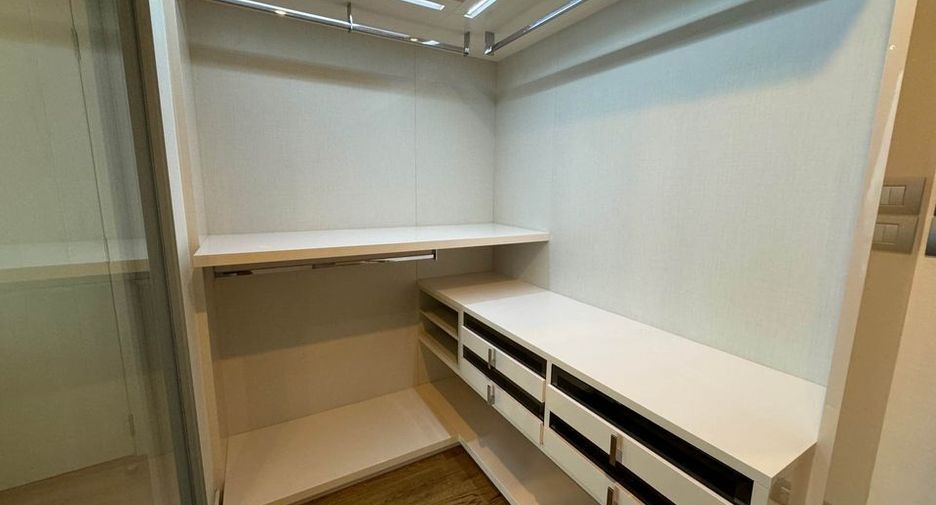 Condo en alquiler de 1 habitaciones en Sathon, Bangkok