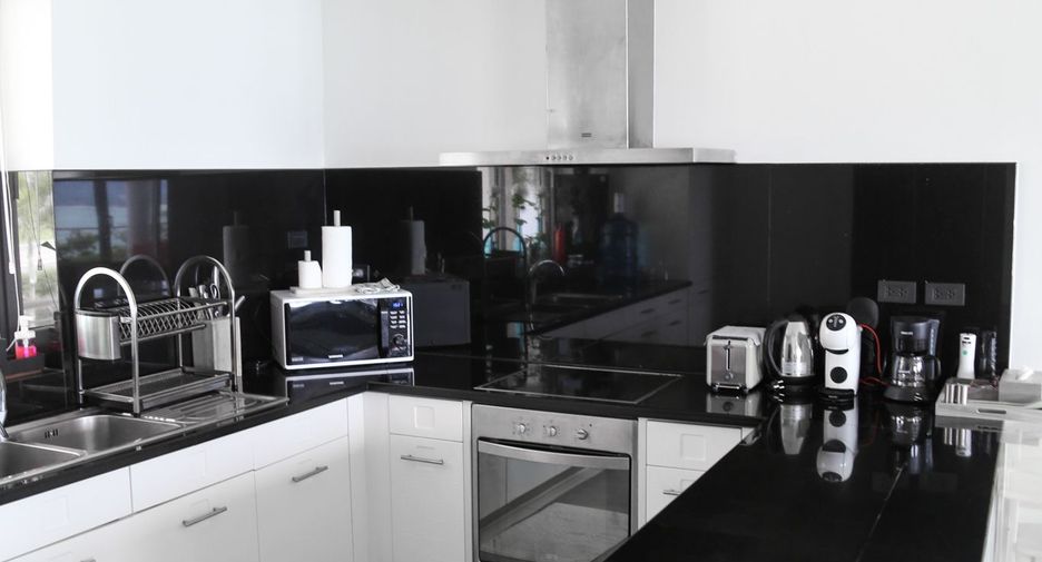 For rent 4 bedrooms villa 