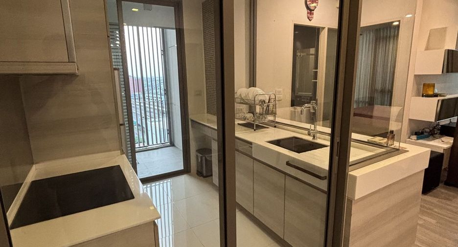 For rent 2 bedrooms condo in Khlong San, Bangkok