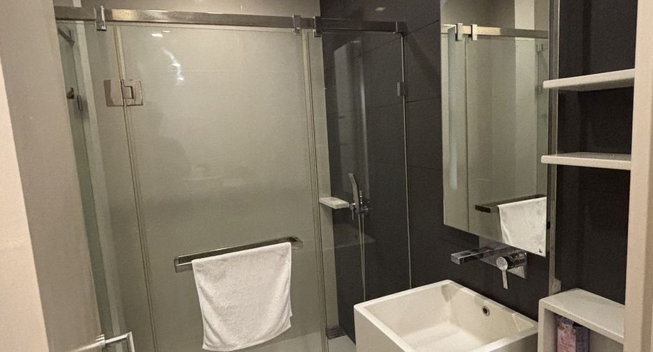 For rent 2 bedrooms condo in Khlong San, Bangkok