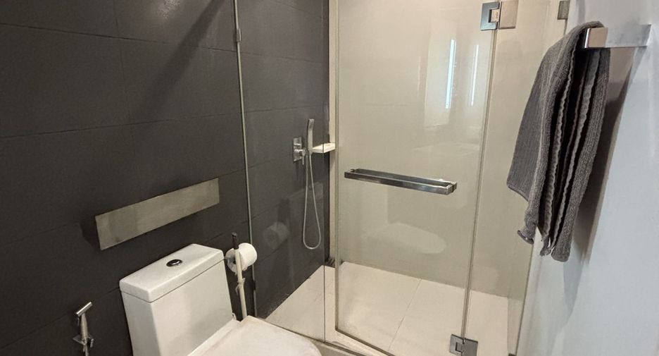 For rent 2 bedrooms condo in Khlong San, Bangkok