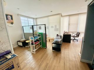 For rent 3 bedrooms townhouse in Yan Nawa, Bangkok