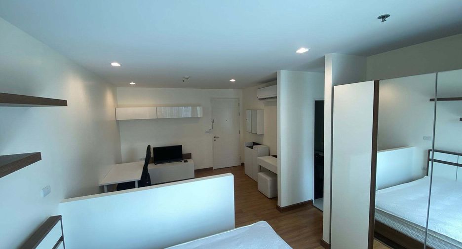 For sale studio condo in Bang Rak, Bangkok