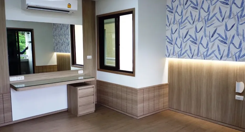 For rent 3 bedrooms condo in Khlong Toei, Bangkok