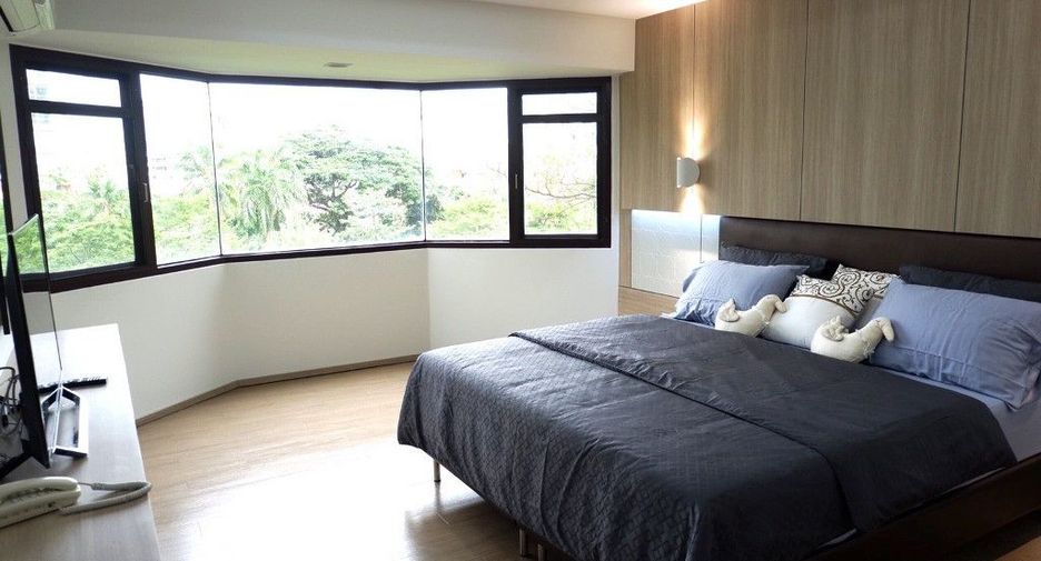 For rent 3 bedrooms condo in Khlong Toei, Bangkok