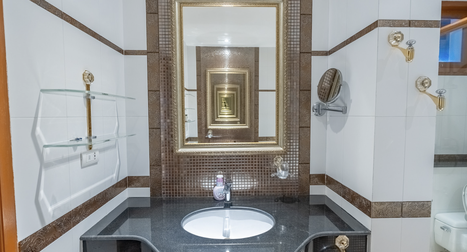 For sale 4 bedrooms villa in Thalang, Phuket