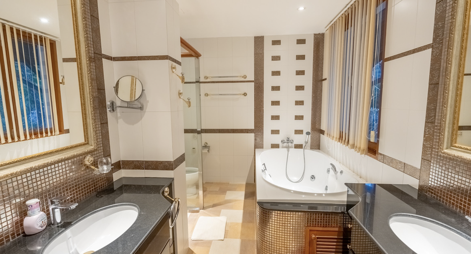 For sale 4 bedrooms villa in Thalang, Phuket