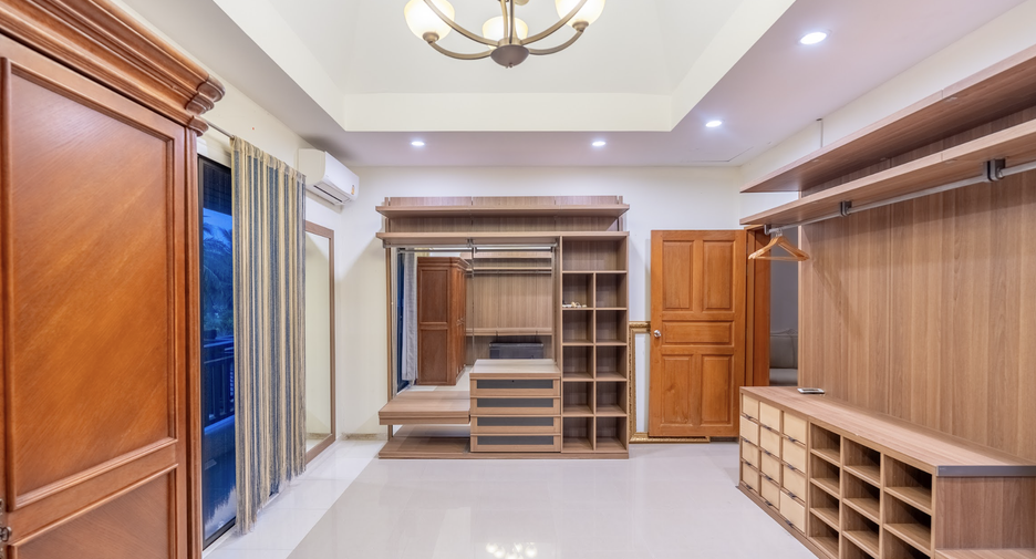 For sale 4 bedrooms villa in Thalang, Phuket