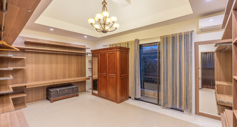 For sale 4 bedrooms villa in Thalang, Phuket