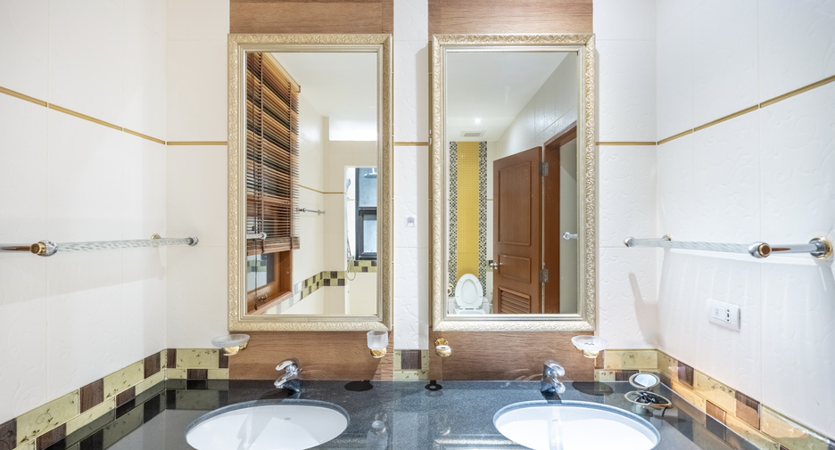 For sale 4 bedrooms villa in Thalang, Phuket