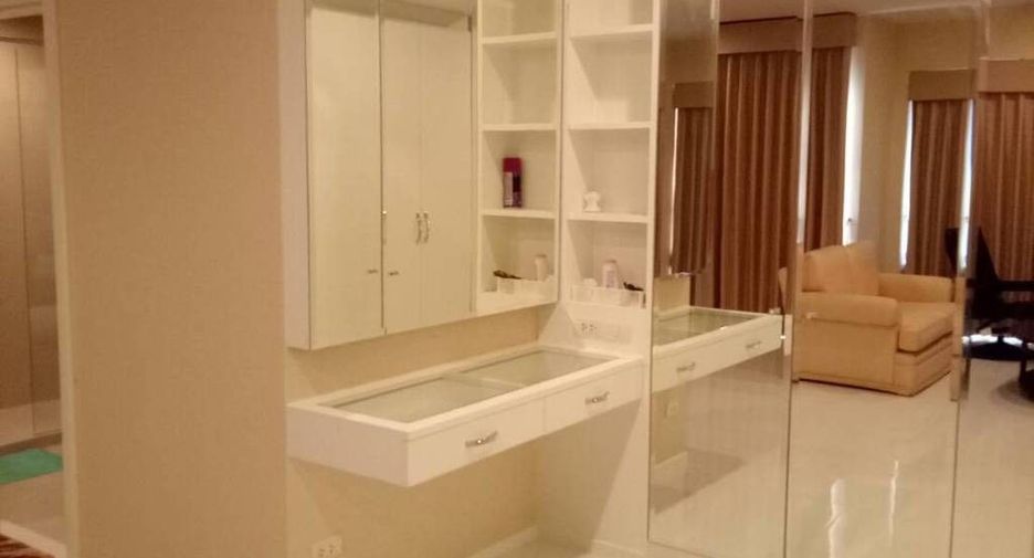 For rent 2 bedrooms condo in Khlong San, Bangkok