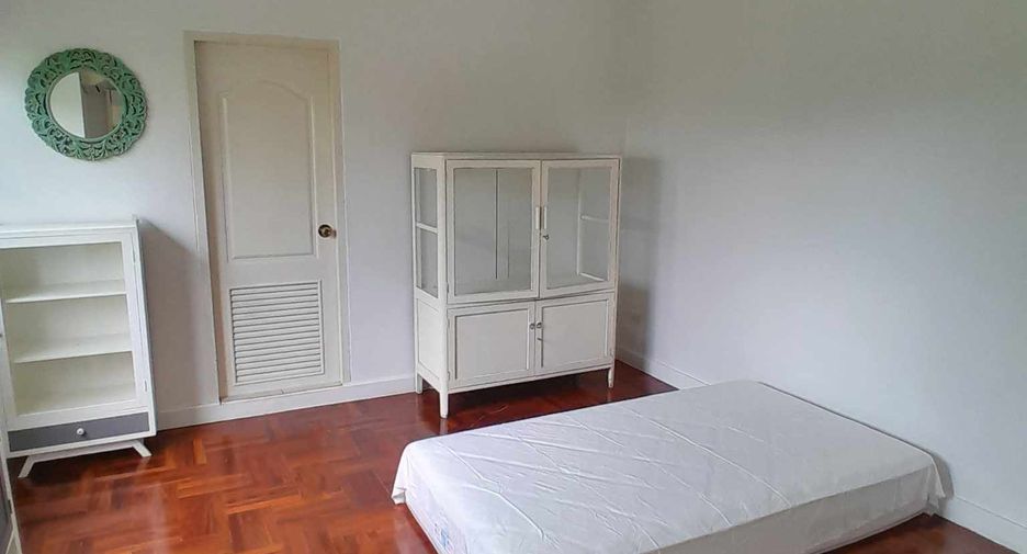 For rent 3 bedrooms condo in Yan Nawa, Bangkok