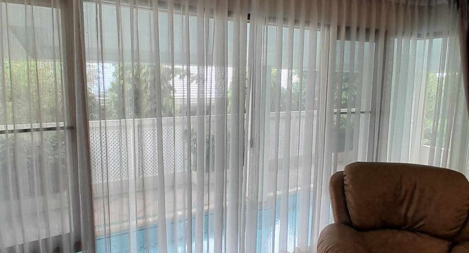 For rent 3 bedrooms condo in Yan Nawa, Bangkok