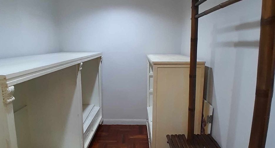 For rent 3 bedrooms condo in Yan Nawa, Bangkok