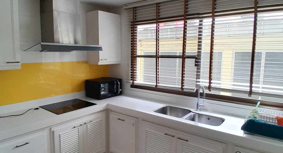For rent 3 bedrooms condo in Yan Nawa, Bangkok