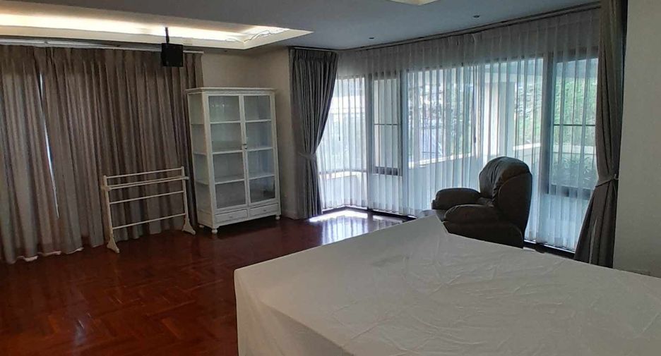 For rent 3 bedrooms condo in Yan Nawa, Bangkok