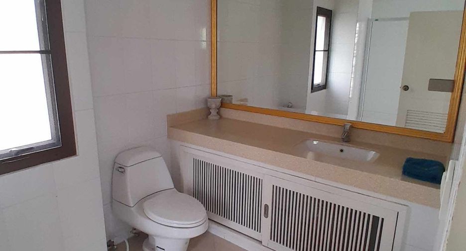 For rent 3 bedrooms condo in Yan Nawa, Bangkok