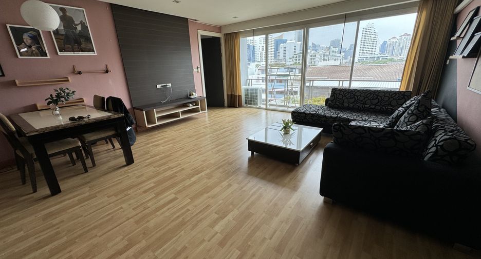 For rent 2 bedrooms apartment in Watthana, Bangkok