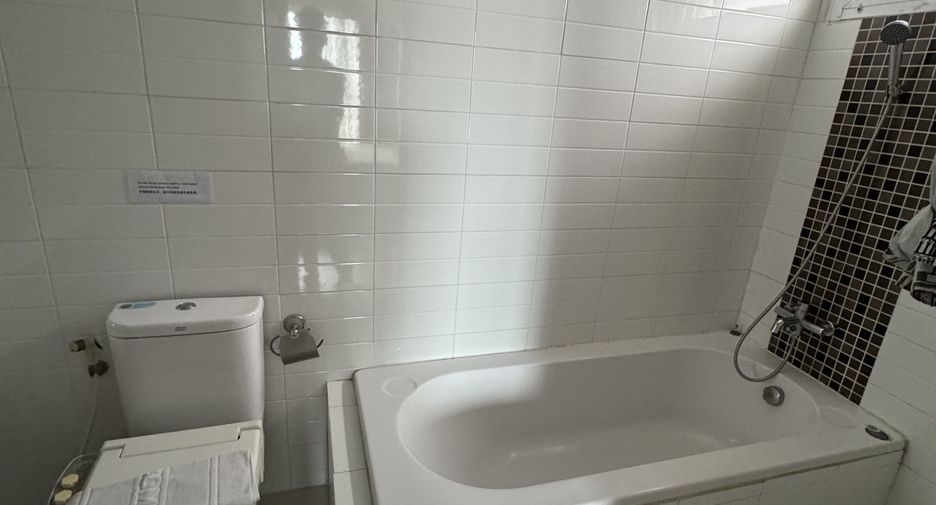 For rent 2 bedrooms apartment in Watthana, Bangkok