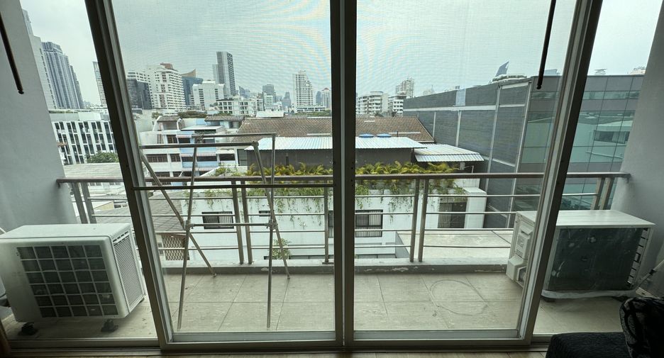 For rent 2 bedrooms apartment in Watthana, Bangkok
