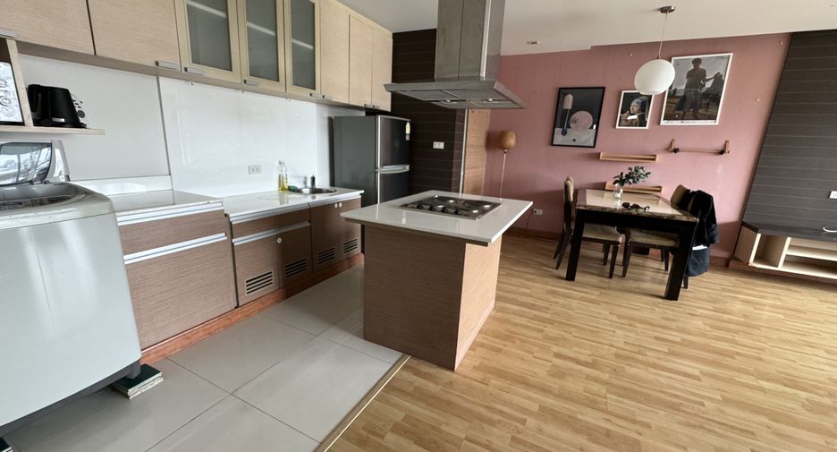 For rent 2 bedrooms apartment in Watthana, Bangkok