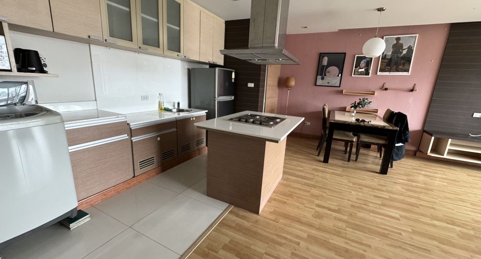 For rent 2 bedrooms apartment in Watthana, Bangkok