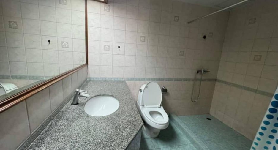 For sale 2 bedrooms condo in Watthana, Bangkok