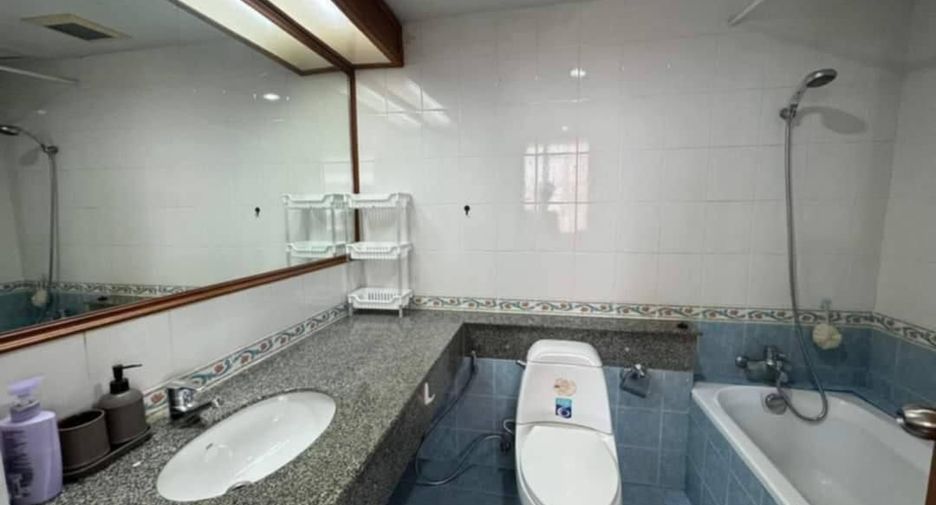 For sale 2 bedrooms condo in Watthana, Bangkok