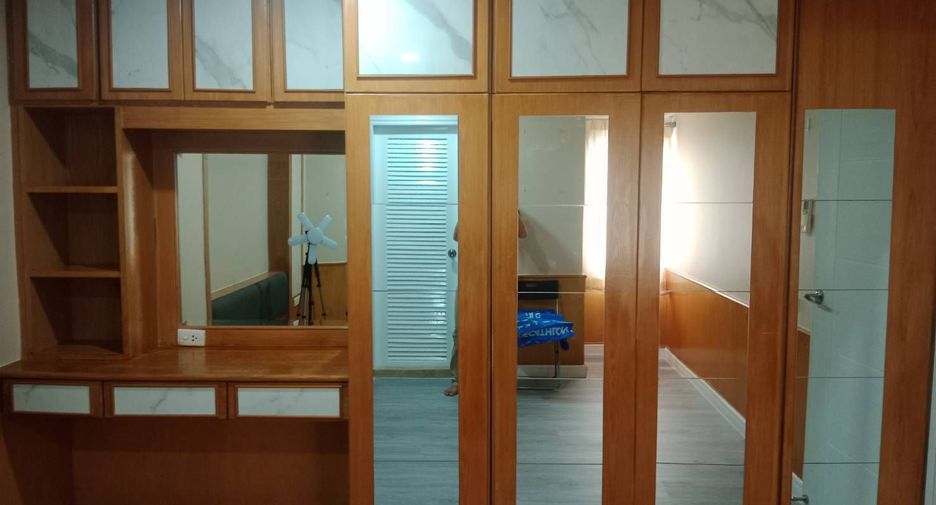 For rent 2 ベッドルーム condo in Watthana, Bangkok