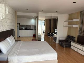 Wohnung zur Miete mit Studio in Khlong Toei, Bangkok