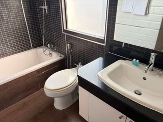 Wohnung zur Miete mit Studio in Khlong Toei, Bangkok
