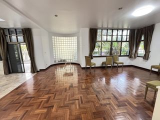 Casa en alquiler de 4 habitaciones en Huai Khwang, Bangkok