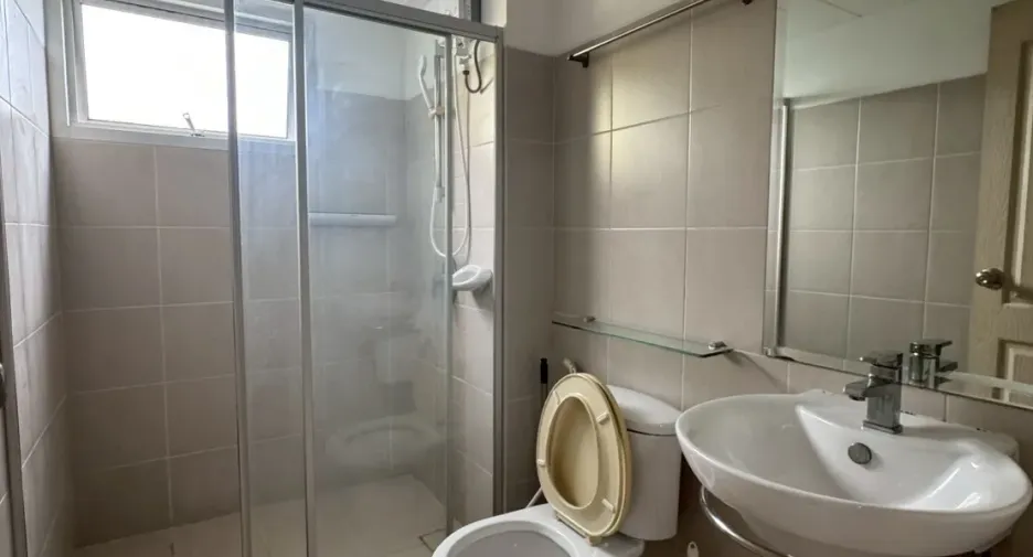 Wohnung zur Miete mit Studio in Watthana, Bangkok