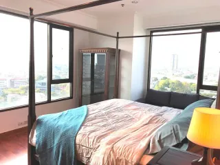 À louer 2 chambres condo à Khlong San, Bangkok